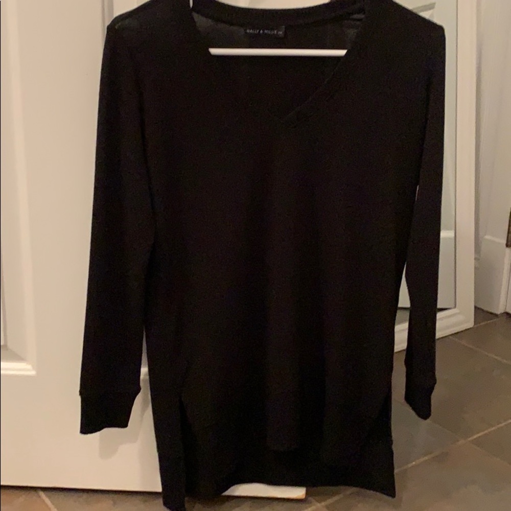 Nally & Millie v neck top